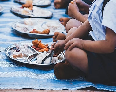 Alimentar a los niños, transformar vidas: Entrevista con Arlene Mitchell, del GCNF, con motivo del Día Internacional de la Alimentación Escolar