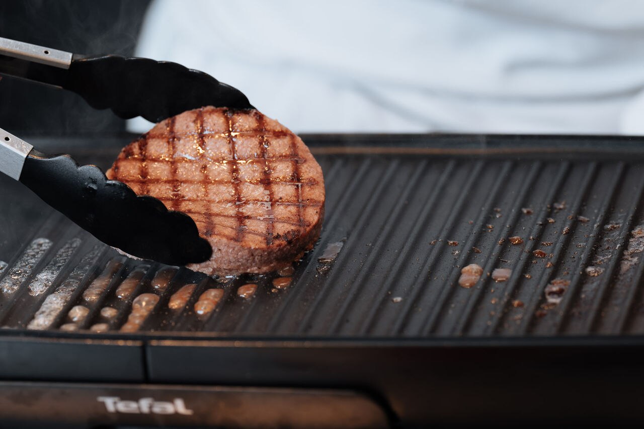 A Firmenich lança o Dynarome® TR para aroma natural induzido pelo calor em análogos de carne à base de plantas